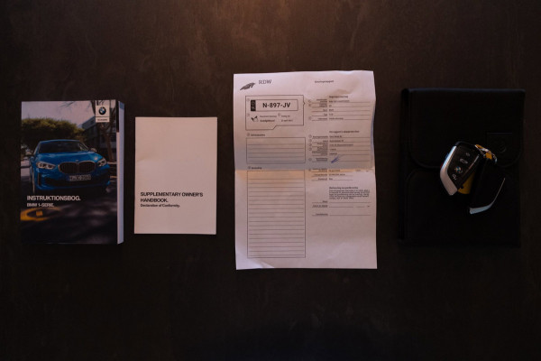 BMW 1-serie 118i High Executive M-Sport I Led I Live Cockpit Professional I Adaptive Cruise I Shadow Line I Stoelverwarming I BTW