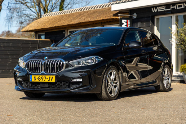 BMW 1-serie 118i High Executive M-Sport I Led I Live Cockpit Professional I Adaptive Cruise I Shadow Line I Stoelverwarming I BTW