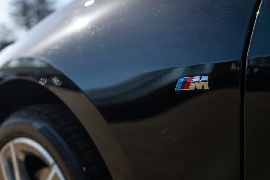 BMW 1-serie 118i High Executive M-Sport I Led I Live Cockpit Professional I Adaptive Cruise I Shadow Line I Stoelverwarming I BTW