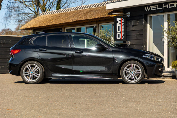 BMW 1-serie 118i High Executive M-Sport I Led I Live Cockpit Professional I Adaptive Cruise I Shadow Line I Stoelverwarming I BTW