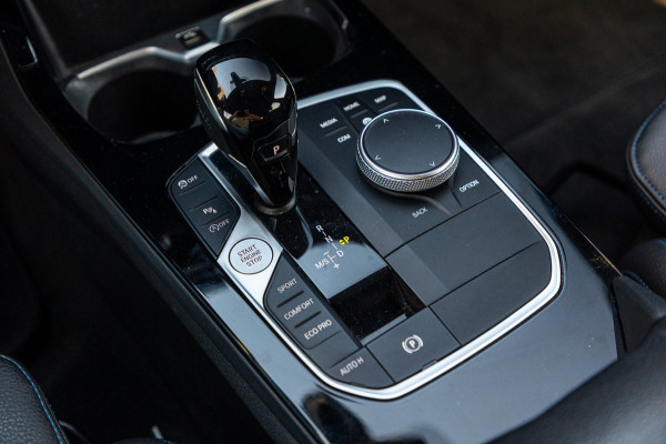 BMW 1-serie 118i High Executive M-Sport I Led I Live Cockpit Professional I Adaptive Cruise I Shadow Line I Stoelverwarming I BTW