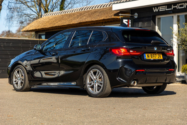 BMW 1-serie 118i High Executive M-Sport I Led I Live Cockpit Professional I Adaptive Cruise I Shadow Line I Stoelverwarming I BTW