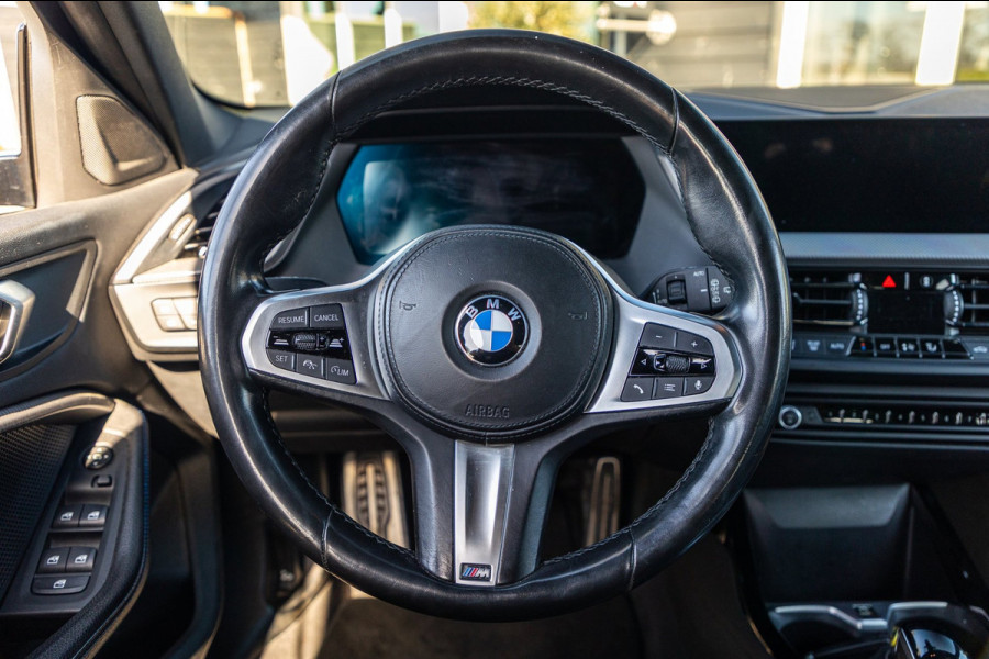 BMW 1-serie 118i High Executive M-Sport I Led I Live Cockpit Professional I Adaptive Cruise I Shadow Line I Stoelverwarming I BTW