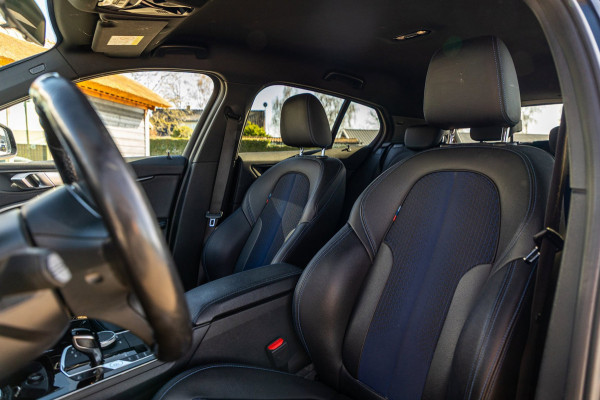 BMW 1-serie 118i High Executive M-Sport I Led I Live Cockpit Professional I Adaptive Cruise I Shadow Line I Stoelverwarming I BTW