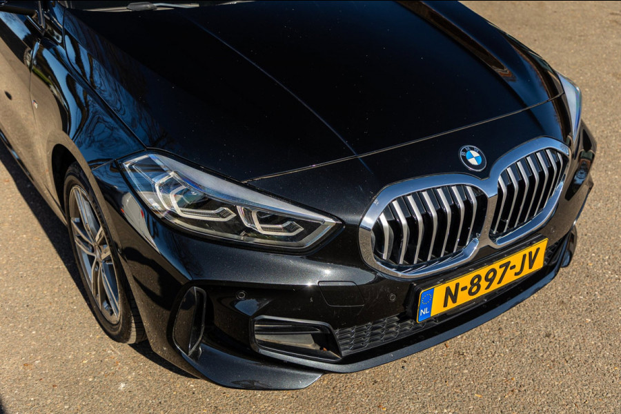 BMW 1-serie 118i High Executive M-Sport I Led I Live Cockpit Professional I Adaptive Cruise I Shadow Line I Stoelverwarming I BTW
