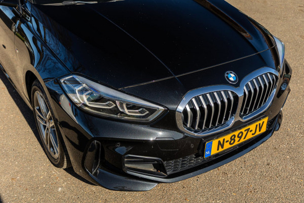 BMW 1-serie 118i High Executive M-Sport I Led I Live Cockpit Professional I Adaptive Cruise I Shadow Line I Stoelverwarming I BTW