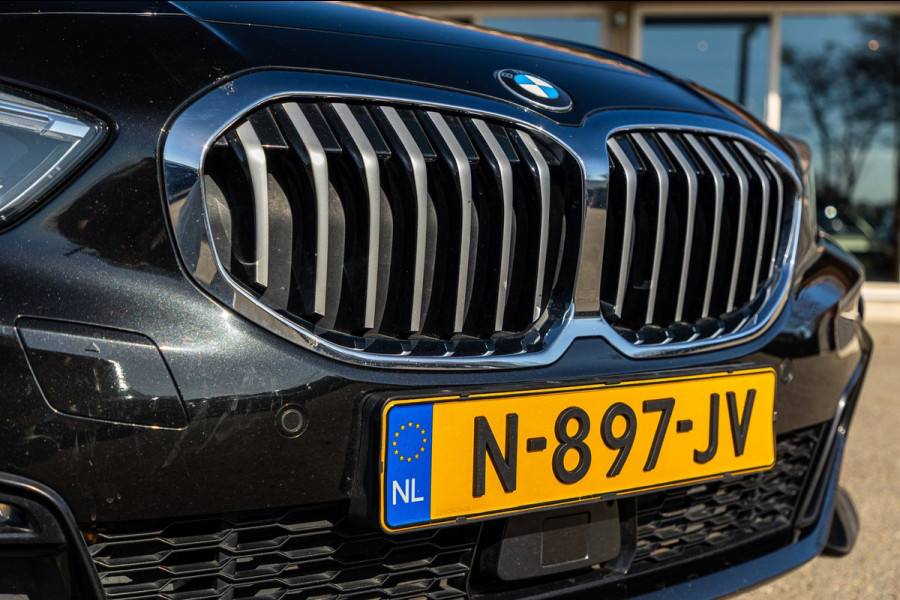 BMW 1-serie 118i High Executive M-Sport I Led I Live Cockpit Professional I Adaptive Cruise I Shadow Line I Stoelverwarming I BTW