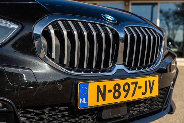 BMW 1-serie 118i High Executive M-Sport I Led I Live Cockpit Professional I Adaptive Cruise I Shadow Line I Stoelverwarming I BTW
