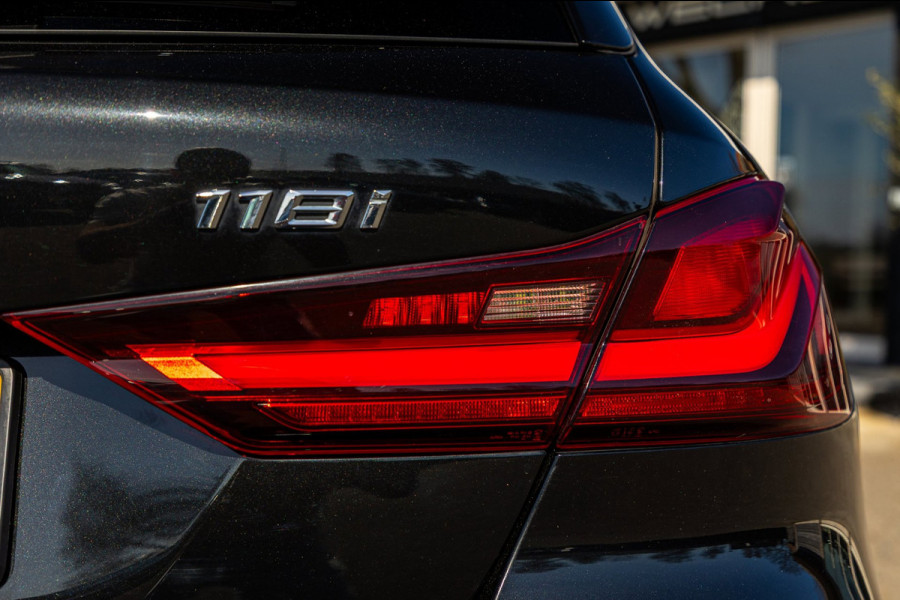 BMW 1-serie 118i High Executive M-Sport I Led I Live Cockpit Professional I Adaptive Cruise I Shadow Line I Stoelverwarming I BTW