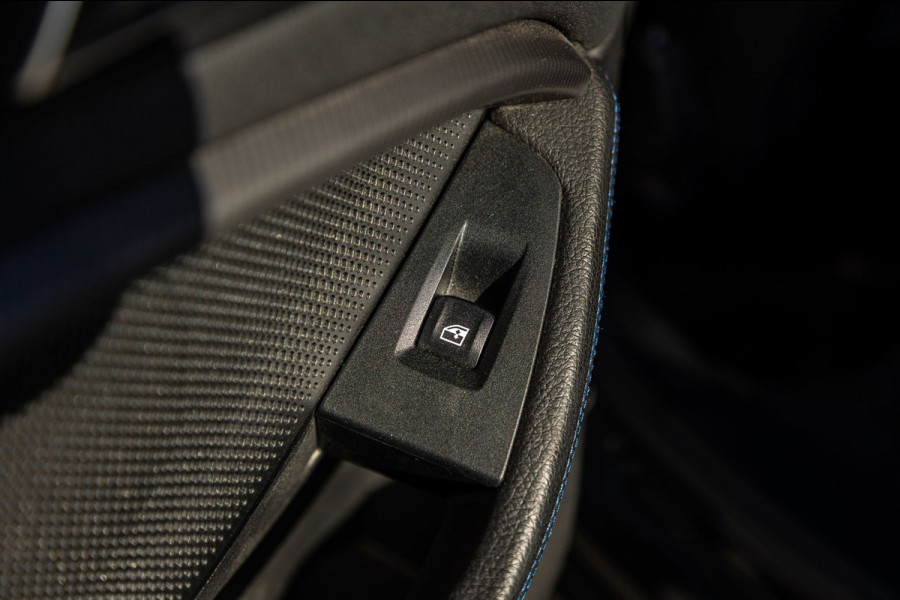 BMW 1-serie 118i High Executive M-Sport I Led I Live Cockpit Professional I Adaptive Cruise I Shadow Line I Stoelverwarming I BTW