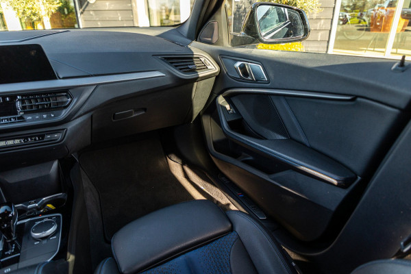 BMW 1-serie 118i High Executive M-Sport I Led I Live Cockpit Professional I Adaptive Cruise I Shadow Line I Stoelverwarming I BTW
