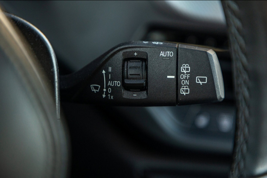 BMW 1-serie 118i High Executive M-Sport I Led I Live Cockpit Professional I Adaptive Cruise I Shadow Line I Stoelverwarming I BTW