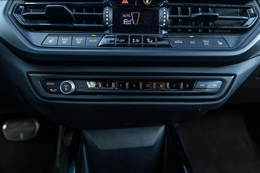 BMW 1-serie 118i High Executive M-Sport I Led I Live Cockpit Professional I Adaptive Cruise I Shadow Line I Stoelverwarming I BTW