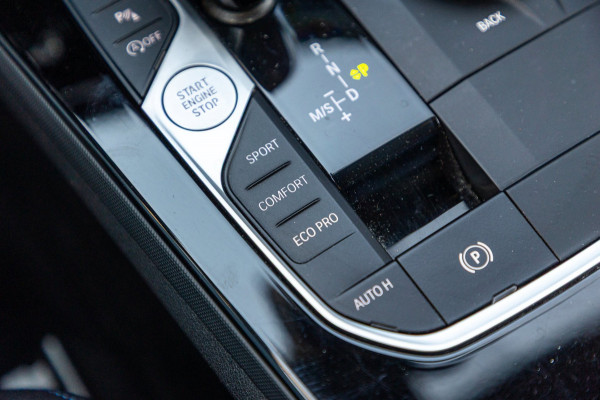 BMW 1-serie 118i High Executive M-Sport I Led I Live Cockpit Professional I Adaptive Cruise I Shadow Line I Stoelverwarming I BTW