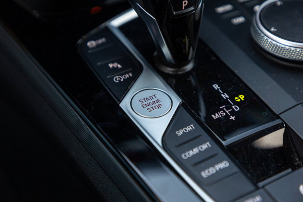 BMW 1-serie 118i High Executive M-Sport I Led I Live Cockpit Professional I Adaptive Cruise I Shadow Line I Stoelverwarming I BTW