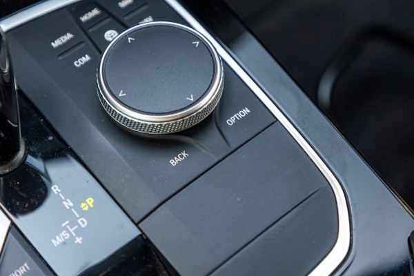 BMW 1-serie 118i High Executive M-Sport I Led I Live Cockpit Professional I Adaptive Cruise I Shadow Line I Stoelverwarming I BTW