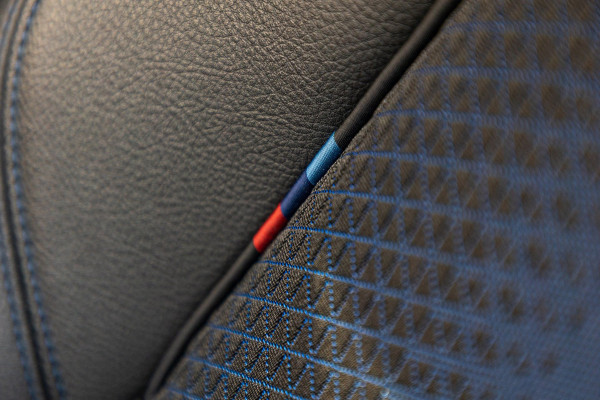 BMW 1-serie 118i High Executive M-Sport I Led I Live Cockpit Professional I Adaptive Cruise I Shadow Line I Stoelverwarming I BTW