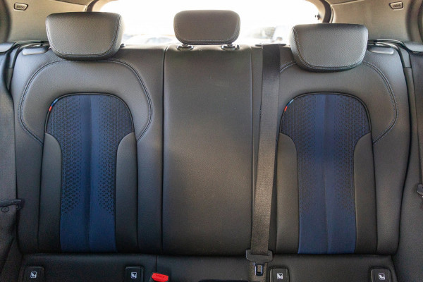 BMW 1-serie 118i High Executive M-Sport I Led I Live Cockpit Professional I Adaptive Cruise I Shadow Line I Stoelverwarming I BTW