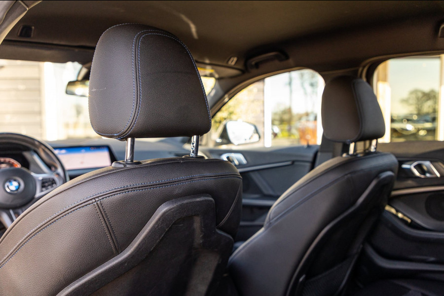 BMW 1-serie 118i High Executive M-Sport I Led I Live Cockpit Professional I Adaptive Cruise I Shadow Line I Stoelverwarming I BTW