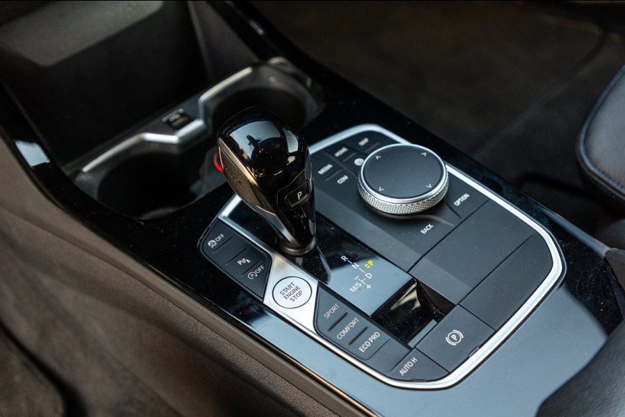 BMW 1-serie 118i High Executive M-Sport I Led I Live Cockpit Professional I Adaptive Cruise I Shadow Line I Stoelverwarming I BTW