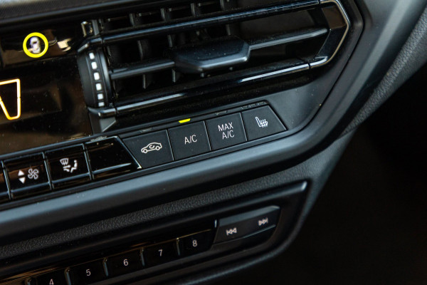 BMW 1-serie 118i High Executive M-Sport I Led I Live Cockpit Professional I Adaptive Cruise I Shadow Line I Stoelverwarming I BTW