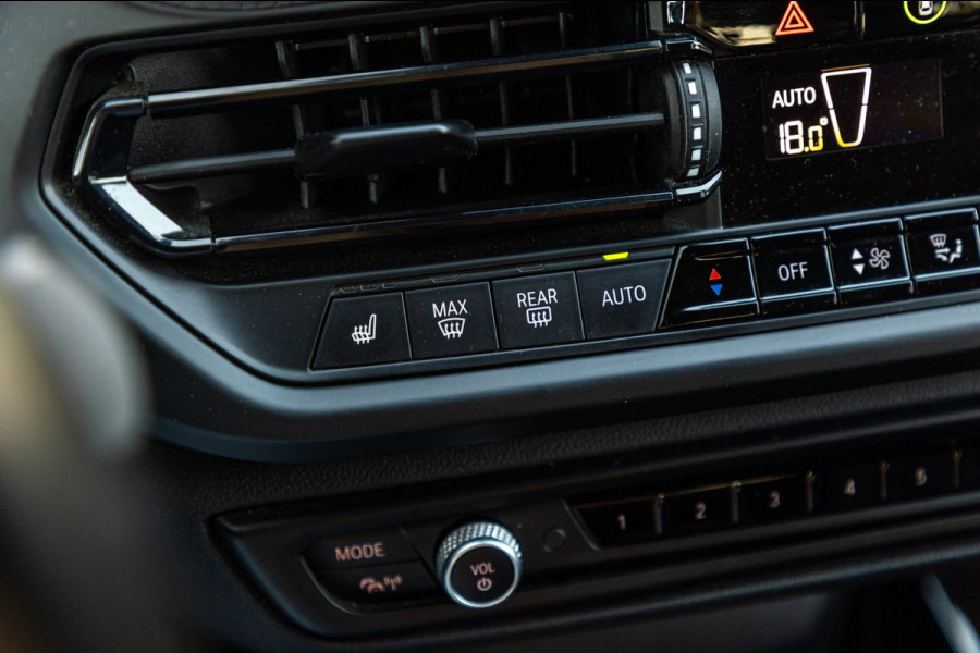 BMW 1-serie 118i High Executive M-Sport I Led I Live Cockpit Professional I Adaptive Cruise I Shadow Line I Stoelverwarming I BTW