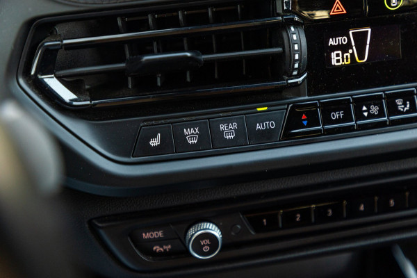 BMW 1-serie 118i High Executive M-Sport I Led I Live Cockpit Professional I Adaptive Cruise I Shadow Line I Stoelverwarming I BTW