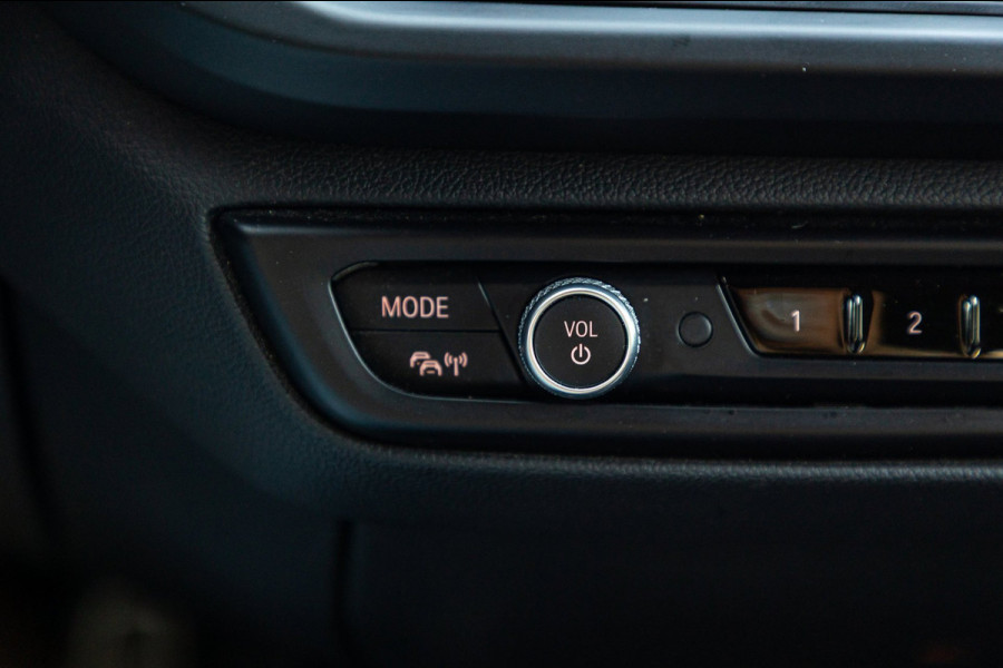 BMW 1-serie 118i High Executive M-Sport I Led I Live Cockpit Professional I Adaptive Cruise I Shadow Line I Stoelverwarming I BTW