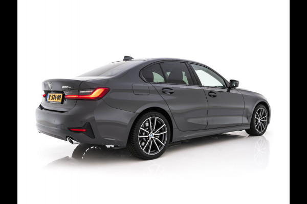 BMW 3-serie 330e eDrive Edition (Plug-In) (INCL-BTW) Aut. *LEATHER | FULL-LED | DIGI-COCKPIT | HEATED-SPORTSEATS | PRIVACYGLASS | AMBIENTLIGHT | DAB | NAVI-FULLMAP | ECC | CARPLAY | PDC | CRUI/SE | 18''ALU*