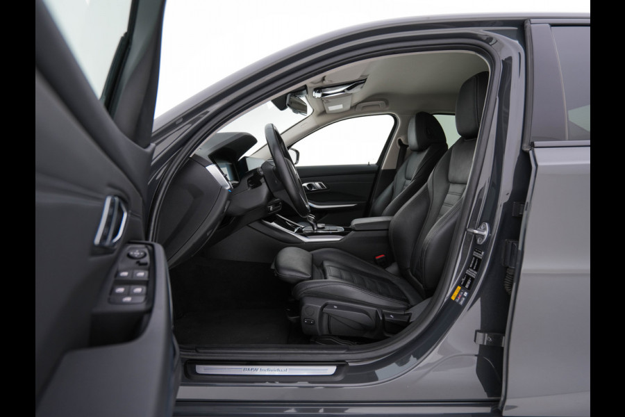 BMW 3-serie 330e eDrive Edition (Plug-In) (INCL-BTW) Aut. *LEATHER | FULL-LED | DIGI-COCKPIT | HEATED-SPORTSEATS | PRIVACYGLASS | AMBIENTLIGHT | DAB | NAVI-FULLMAP | ECC | CARPLAY | PDC | CRUI/SE | 18''ALU*