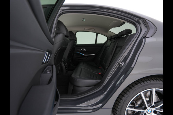 BMW 3-serie 330e eDrive Edition (Plug-In) (INCL-BTW) Aut. *LEATHER | FULL-LED | DIGI-COCKPIT | HEATED-SPORTSEATS | PRIVACYGLASS | AMBIENTLIGHT | DAB | NAVI-FULLMAP | ECC | CARPLAY | PDC | CRUI/SE | 18''ALU*