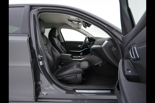 BMW 3-serie 330e eDrive Edition (Plug-In) (INCL-BTW) Aut. *LEATHER | FULL-LED | DIGI-COCKPIT | HEATED-SPORTSEATS | PRIVACYGLASS | AMBIENTLIGHT | DAB | NAVI-FULLMAP | ECC | CARPLAY | PDC | CRUI/SE | 18''ALU*