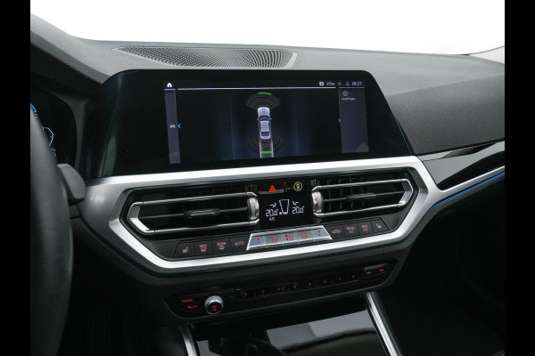 BMW 3-serie 330e eDrive Edition (Plug-In) (INCL-BTW) Aut. *LEATHER | FULL-LED | DIGI-COCKPIT | HEATED-SPORTSEATS | PRIVACYGLASS | AMBIENTLIGHT | DAB | NAVI-FULLMAP | ECC | CARPLAY | PDC | CRUI/SE | 18''ALU*