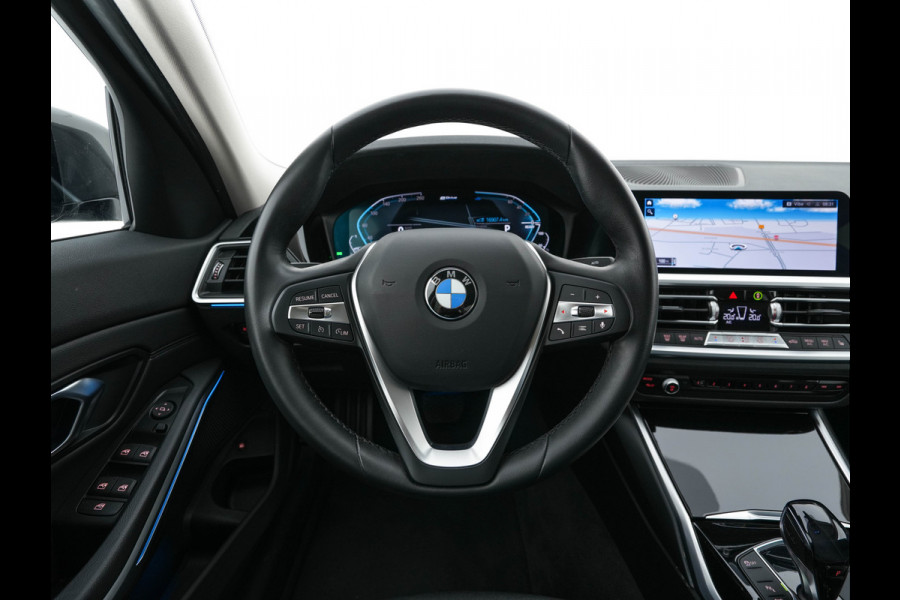 BMW 3-serie 330e eDrive Edition (Plug-In) (INCL-BTW) Aut. *LEATHER | FULL-LED | DIGI-COCKPIT | HEATED-SPORTSEATS | PRIVACYGLASS | AMBIENTLIGHT | DAB | NAVI-FULLMAP | ECC | CARPLAY | PDC | CRUI/SE | 18''ALU*