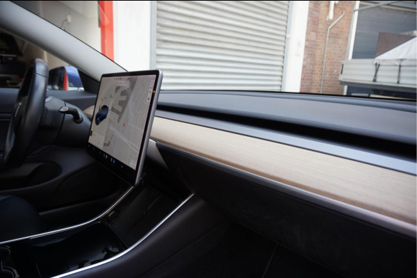 Tesla Model 3 Long Range AWD 75 kWh | BTW AUTO | Orig Nederlands | Auto Pilot | Panoramadak | Prachtige staat en staat van onderhoud |
