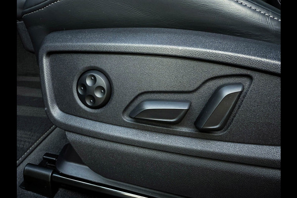 Audi Q5 55TFSI e 367PK Quattro Competition S Edition S-Line 1é Eig!|Pano|Luchtvering|S5-stoelen|HD Matrix|Carbon|Trekhaak|Ambiance