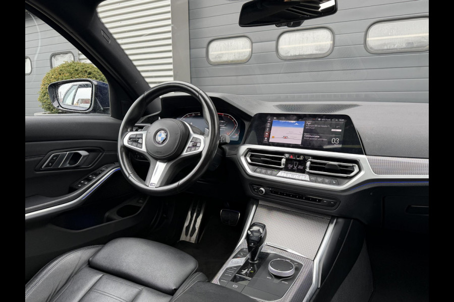 BMW 3 Serie Touring 320i High Executive M-Sport | Panoramadak | Camera | Head-Up Display | DAB |