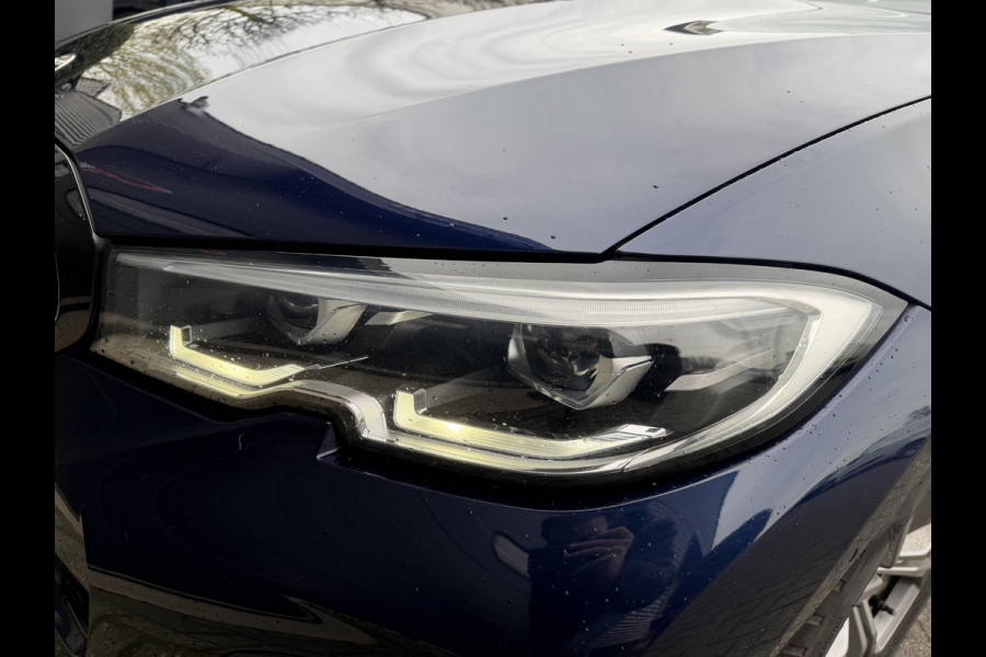 BMW 3 Serie Touring 320i High Executive M-Sport | Panoramadak | Camera | Head-Up Display | DAB |