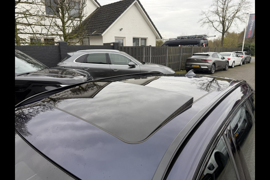 BMW 3 Serie Touring 320i High Executive M-Sport | Panoramadak | Camera | Head-Up Display | DAB |