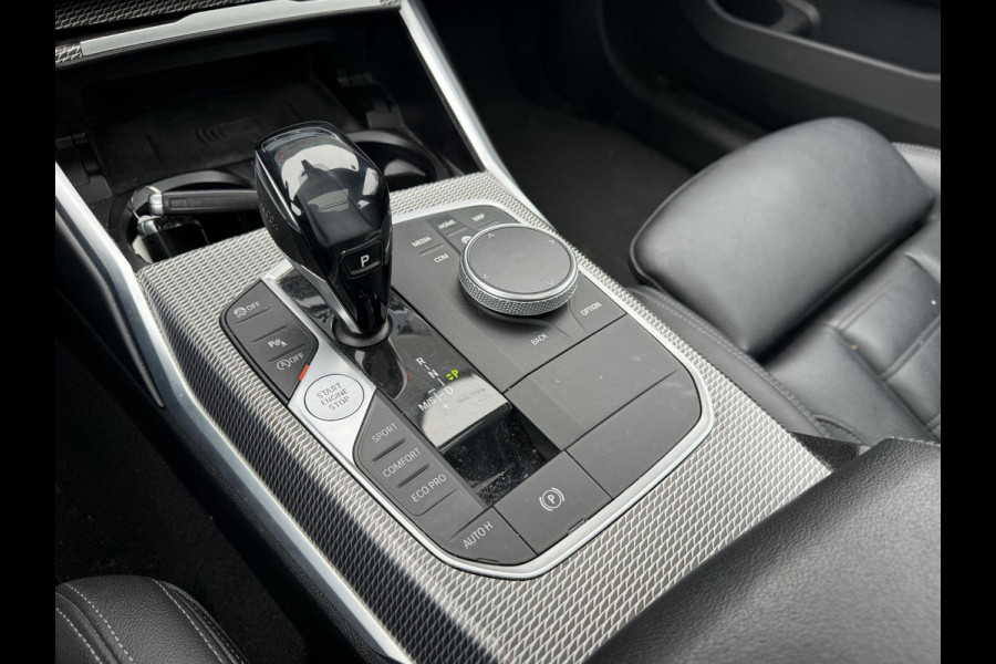 BMW 3 Serie Touring 320i High Executive M-Sport | Panoramadak | Camera | Head-Up Display | DAB |