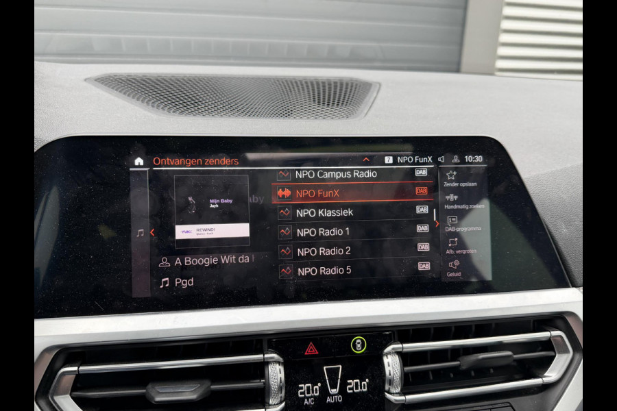 BMW 3 Serie Touring 320i High Executive M-Sport | Panoramadak | Camera | Head-Up Display | DAB |