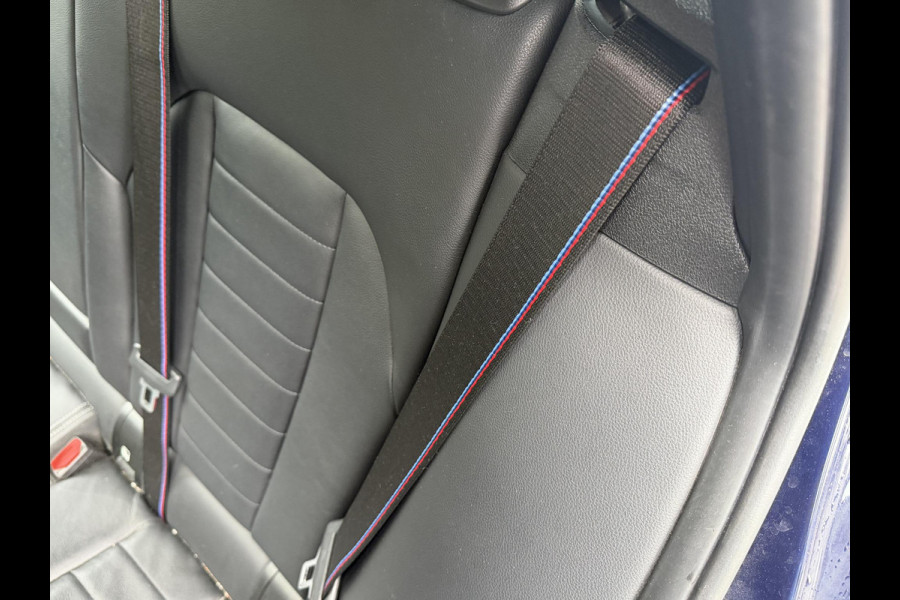 BMW 3 Serie Touring 320i High Executive M-Sport | Panoramadak | Camera | Head-Up Display | DAB |