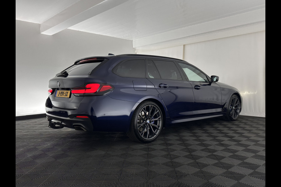 BMW 5 Serie Touring 530d M-Sportpack High Executive Edition (INCL-BTW) Aut. *PANO | LASERLIGHT | LEATHER | TOPVIEW | HARMAN/KARDON |  ADAPTIVE-CRUISE | BLINDSPOT | HEATED-COMFORTSEATS | KEYLESS | DAB | DIGI-COCKPIT | PRIVACY-GLASS | SHIFTPADDLES | ...