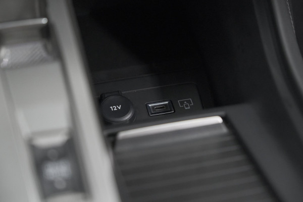 Peugeot 408 Hybrid 136 e-DCS6 Allure | 360 Camera | Navigatie