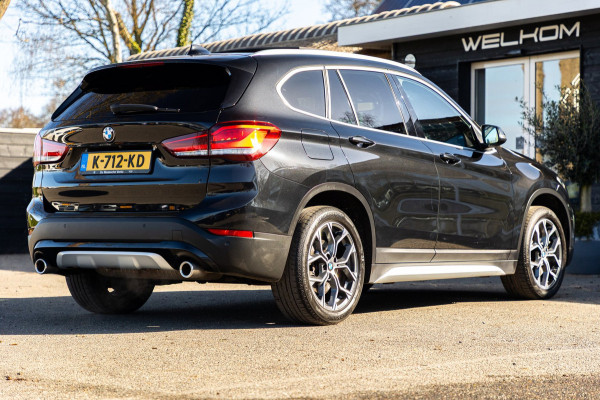 BMW X1 SDrive20i Nedcar Edition Panoramadak I Leder I Sportstoelen I Head Up I Camera I Led I Trekhaak I BTW