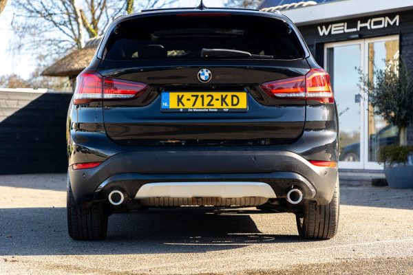 BMW X1 SDrive20i Nedcar Edition Panoramadak I Leder I Sportstoelen I Head Up I Camera I Led I Trekhaak I BTW