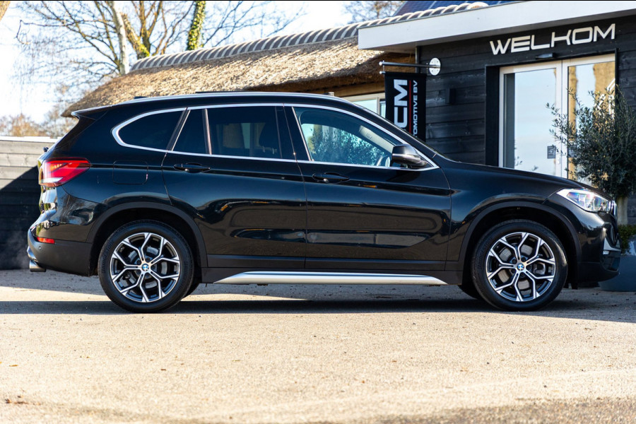 BMW X1 SDrive20i Nedcar Edition Panoramadak I Leder I Sportstoelen I Head Up I Camera I Led I Trekhaak I BTW