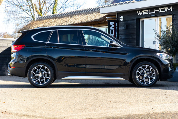 BMW X1 SDrive20i Nedcar Edition Panoramadak I Leder I Sportstoelen I Head Up I Camera I Led I Trekhaak I BTW