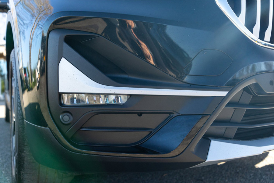 BMW X1 SDrive20i Nedcar Edition Panoramadak I Leder I Sportstoelen I Head Up I Camera I Led I Trekhaak I BTW