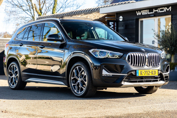 BMW X1 SDrive20i Nedcar Edition Panoramadak I Leder I Sportstoelen I Head Up I Camera I Led I Trekhaak I BTW